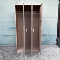 s1005610 家財便 鍵付き ロッカー 業務用 施設 収納 着替え 温泉 プール オフィス家具 下枠無し 中古品の画像