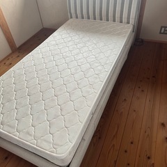 コンセント付きシングルベッド