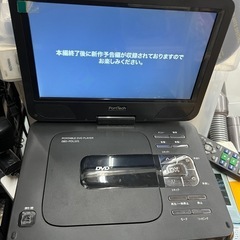 ポータブルDVDプレーヤー　リモコン付き