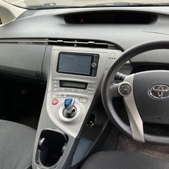 トヨタプリウス平成25年パールホワイト　車検たっぷりの画像