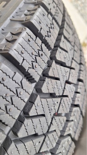 値下げしました。　175/70-14ブリザック　VRX2スチールホイール、ホイールキャップ付き