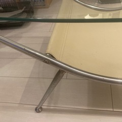 ガラステーブルの画像