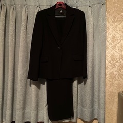 レディーススーツの画像