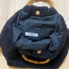 OZOC バッグ 黒 もこもこ 持ち手可愛いです。の画像