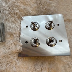 【未使用品】訳あり4口トグルスイッチカバー