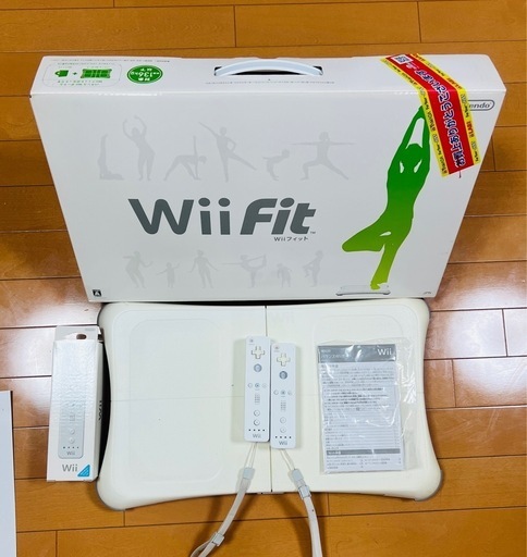 任天堂　Wii 本体　Wii Fit Wiiフィット　Wiiソフト