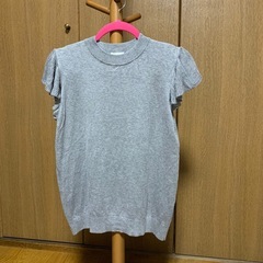 お取引中　GU 袖フリルニット