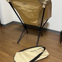 美品　アウトドア　折りたたみチェア　ベージュの画像
