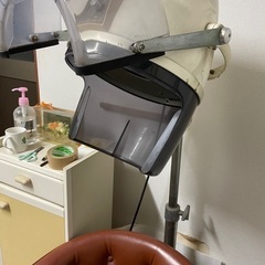 美容院で使用していたヘアドライヤー椅子付きの画像