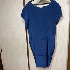 紺色半袖ワンピース。新品未使用。総丈82㌢。サイズ40。試着して納得できない時は後日返品大丈夫です。の画像