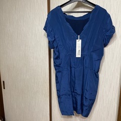 紺色半袖ワンピース。新品未使用。総丈82㌢。サイズ40。試着して...