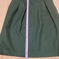 レディース／ダークグリーン タイトスカート 膝丈の画像