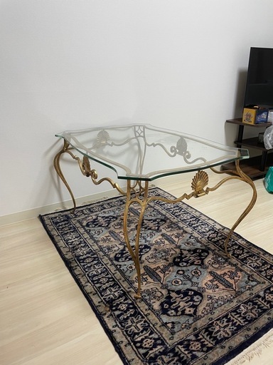 アンティークのガラステーブル