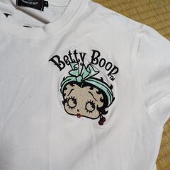 BettyTシャツの画像