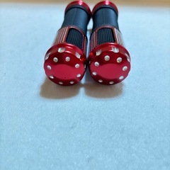 バイク用ハンドルグリップ 赤と黒 滑り止め加工ジェムグリップ　貫通　の画像