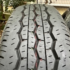 受け渡し者決定しました。ハイエース純正鉄ホイールとタイヤ4本セット　タイヤバリ山の画像
