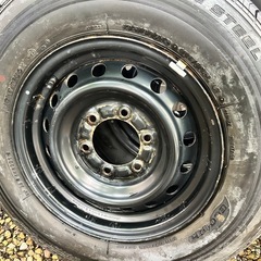 受け渡し者決定しました。ハイエース純正鉄ホイールとタイヤ4本セット　タイヤバリ山の画像
