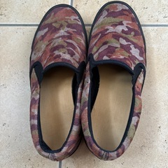 迷彩柄スリッポンの画像