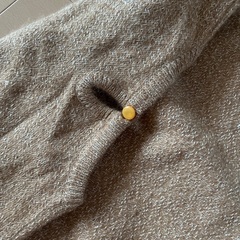 ベージュ？　ニットの画像