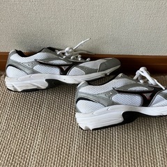ミズノ　スニーカー　23cmの画像