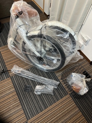 【新品】折畳み自転車 20インチ 軽量  6段変速 ワイヤーロック、ライト、カゴ、空気　入れ付き