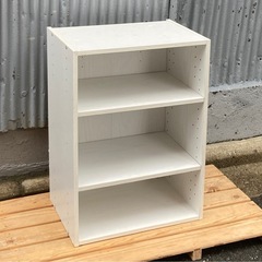棚板の高さが変えられるカラーボックス