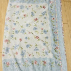 【クリーニング済】冬用毛布　シングルサイズ