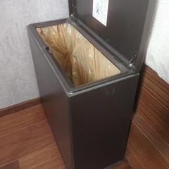 【お取引中】ワンタッチ ごみ箱の画像