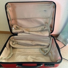 【受付終了】スーツケース中サイズ赤の画像