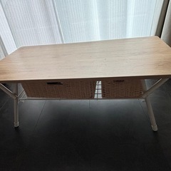リビングテーブルの画像