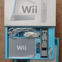 【値下げしました】Wii本体、Wii Fit、ソフトウェア３本セ...