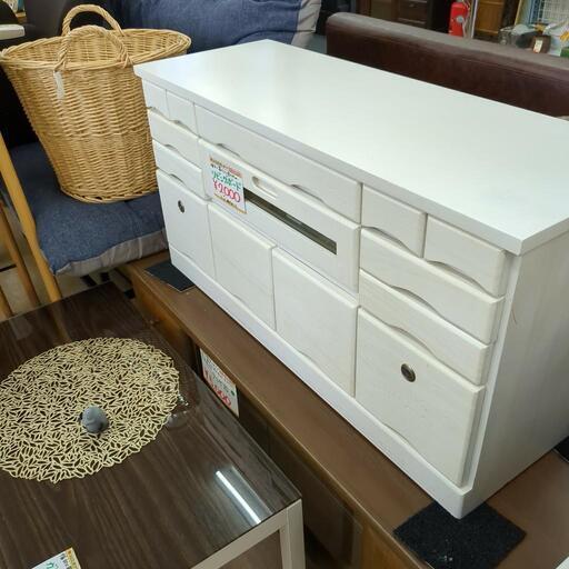 リビングボード☆ホワイトカラー、収納箇所多、格安、鍵なし、傷多、補修あり、【浜村鹿野温泉ICから3分 買取本舗 宮本リサイクル 営業時間9～19時 定休日水曜のみ←連絡できませんm(_ _)m】