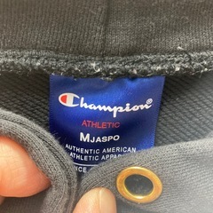 ＬＬの人着れます黒 × ゴールド‼︎ Champion パーカー ビッグロゴ Mサイズの画像