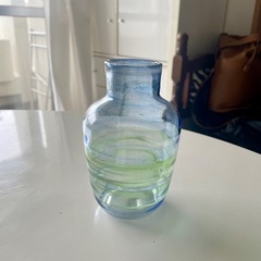 ガラスのフラワーベース