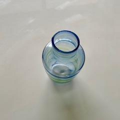 ガラスのフラワーベースの画像