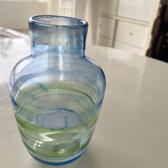 ガラスのフラワーベースの画像