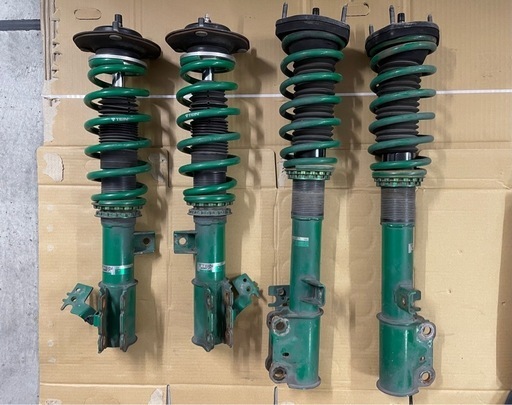 カムリハイブリッドAVV50 車高調中古品