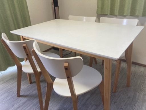 10/13以降のお譲りとなります。4人掛け木製テーブル、イスセット