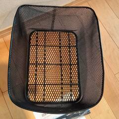 自転車　後ろカゴ(取付金具付き）・未使用の画像