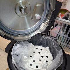 J7739　値下げしました！【リユースのサカイ柏店】　IRIS OHYAMA　アイリスオーヤマ　電気圧力鍋　KPC-MA2-B　2022年製　クリーニング済み　参考価格20,240円の画像