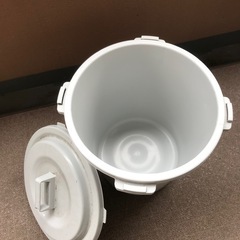 蓋つきポリバケツ（45ℓ）の画像
