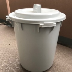 蓋つきポリバケツ（45ℓ）の画像