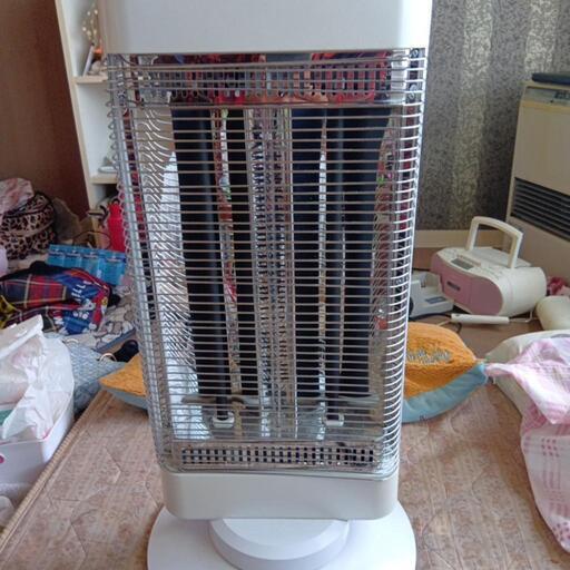 電気ストーブ３００ワツト、９００ワツト、１２００ワツトの切り替え出来る。首振り機能付き、３４００円です。