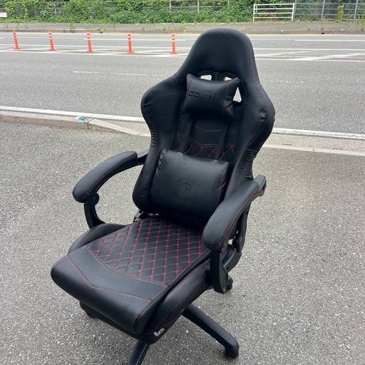 ☆  中古品  Dowinxオフィスチェア/ゲーミングチェア/パソコンチェア/デスクチェア/リクライニングチェア 伸縮可能のオットマン 新開発中世ヨーロッパ風(黒／赤)  ☆