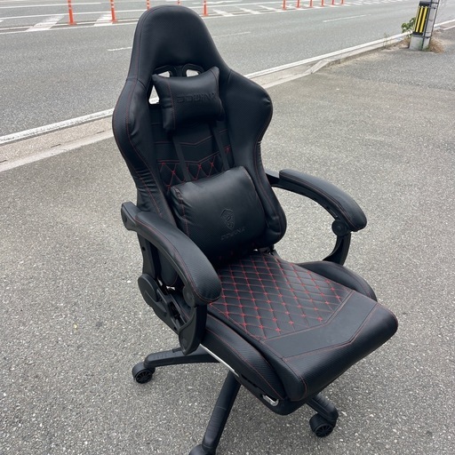 ☆  中古品  Dowinxオフィスチェア/ゲーミングチェア/パソコンチェア/デスクチェア/リクライニングチェア 伸縮可能のオットマン 新開発中世ヨーロッパ風(黒／赤)  ☆