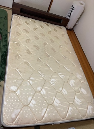 セミダブルベッド