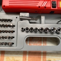コードレススクリュードライバーセット 電動ドライバー 充電式 の画像