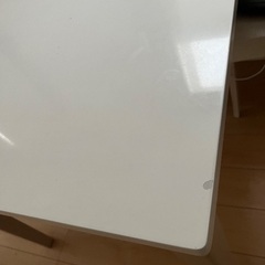 ダイニングテーブルの画像