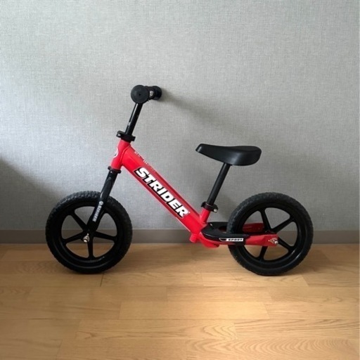 （2度使用のみ）ストライダースポーツモデル12インチ　赤