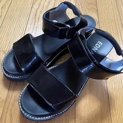 シャークソールストラップサンダル